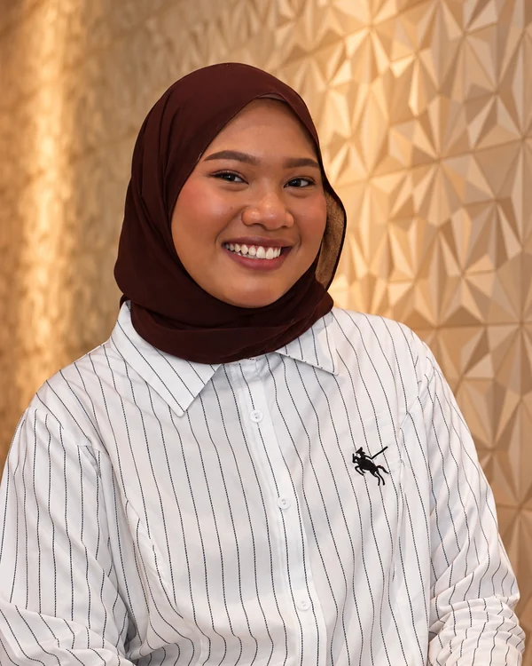 Dania, dental surgery assistant